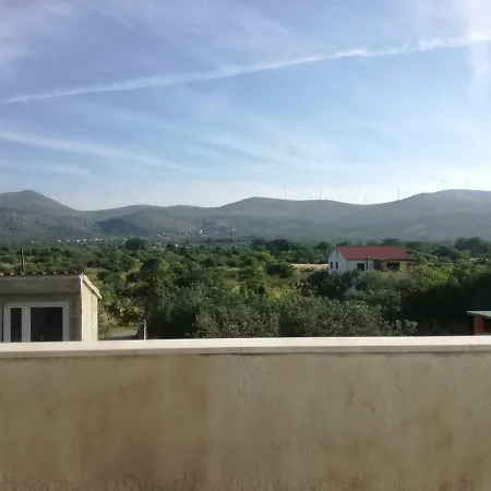 Lora Apartmán *