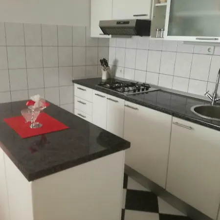 Lora Apartmán Marina